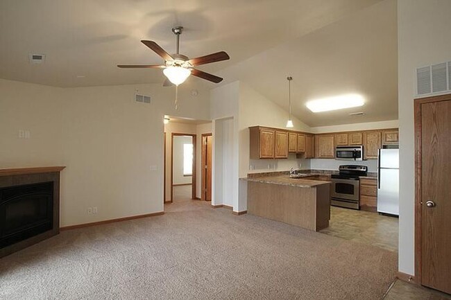 Building Photo - $1,295 | 2 Bedroom, 2 Bathroom Condo | Pet...