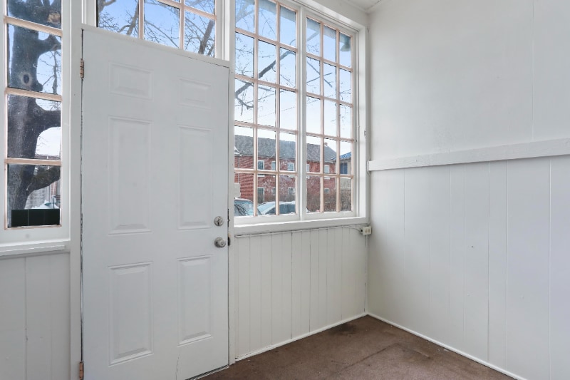 Building Photo - 358 York St