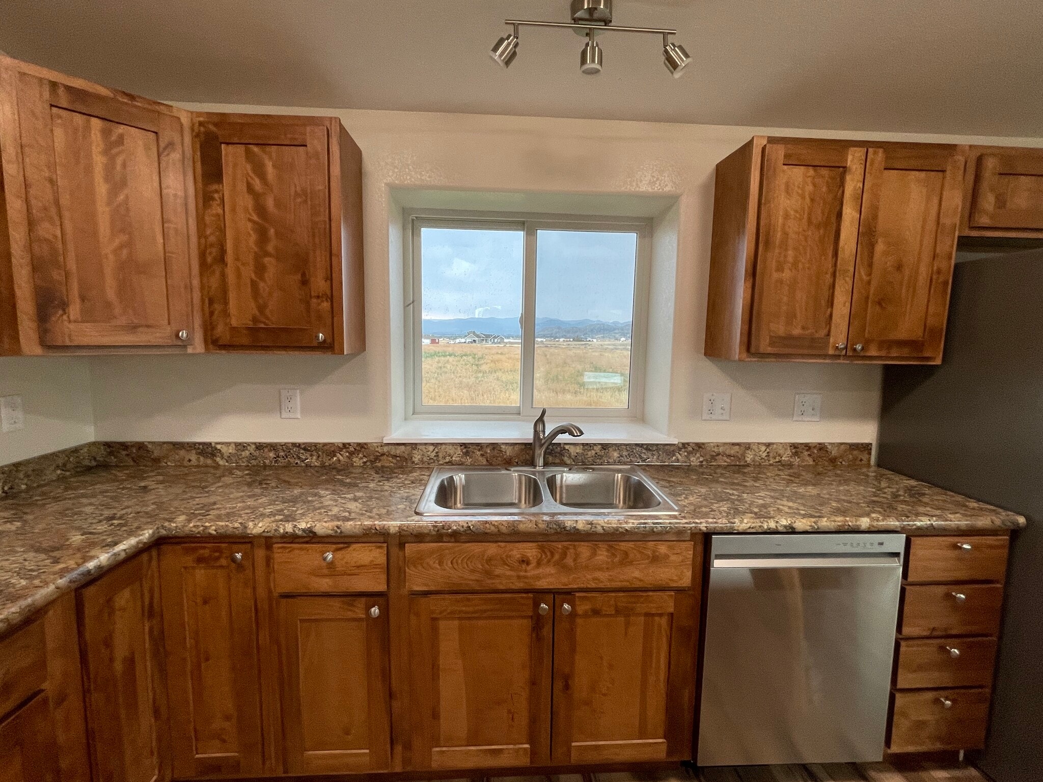 Building Photo - 297 Guthrie Rd