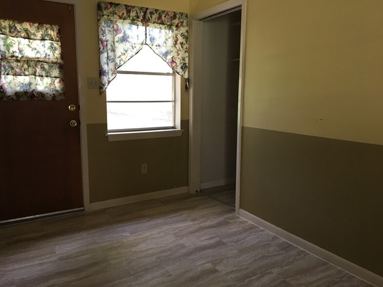 Building Photo - 5629 Cross Timbers Dr