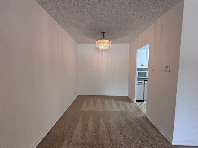 Building Photo - Available Now - 1 Bed 1 Bath Condo Home w/ Wall AC Unit - MileStone Real Estate Services