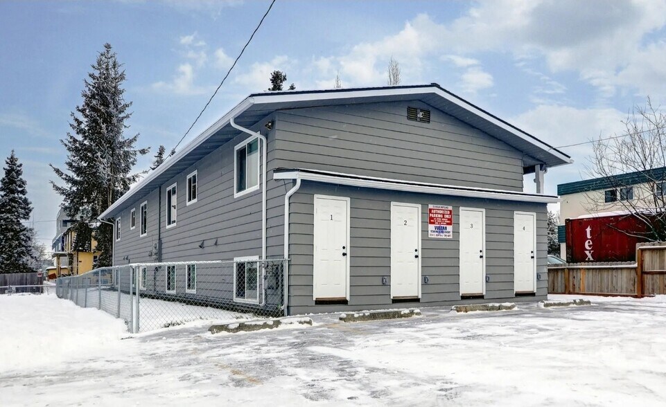Building Photo - 818 E 10th Ave