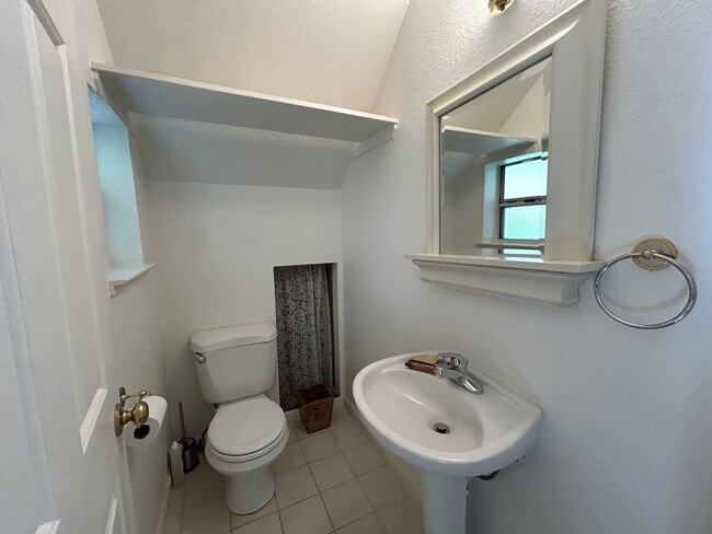 Building Photo - 2 Bed, 2.5 Bath Walnut Creek Home – Peacef...