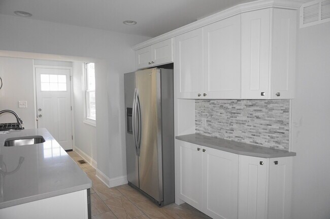 Building Photo - Completely Renovated 3 Bedroom w/ Garage i...