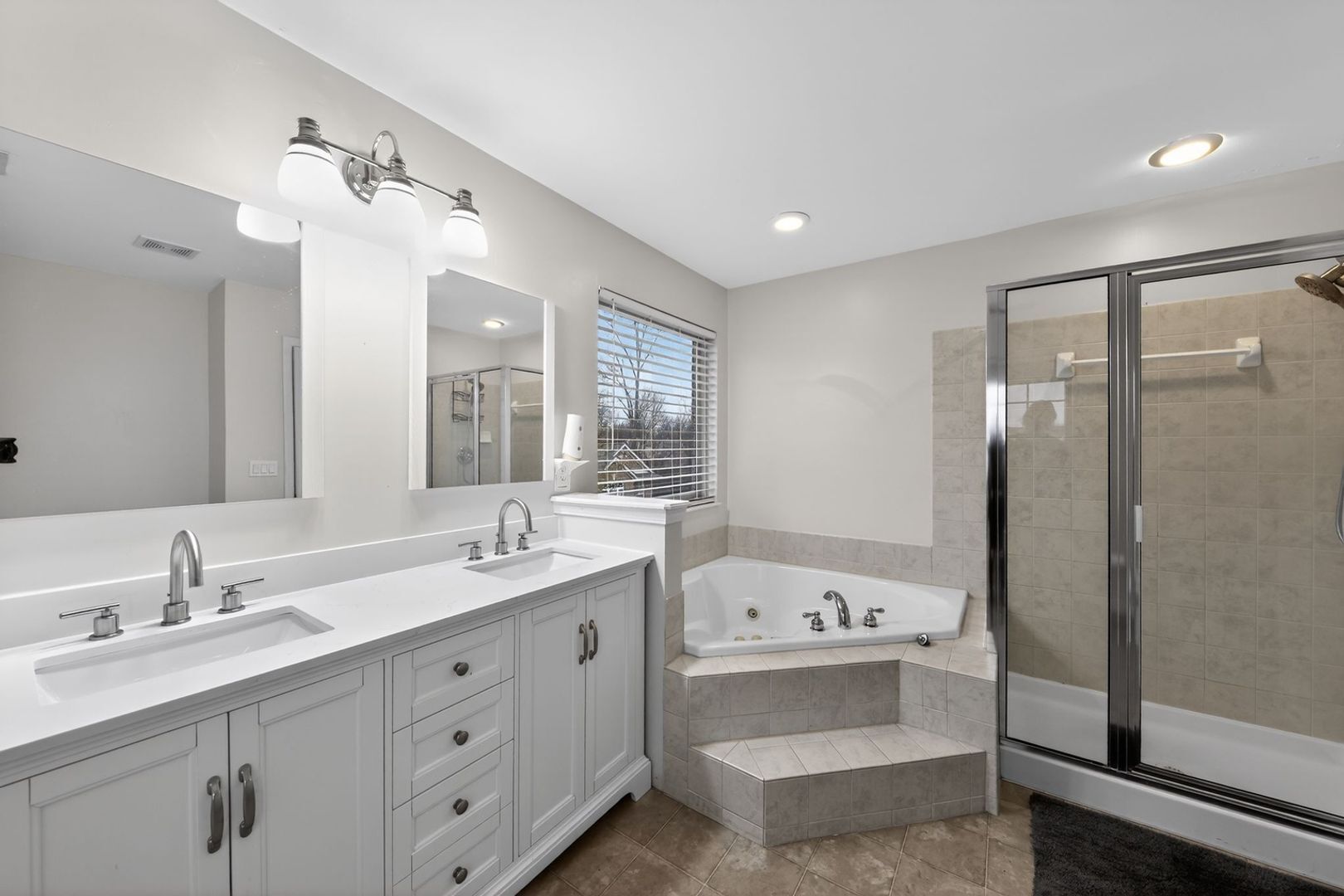 Building Photo - 6415 Evergreen Ct