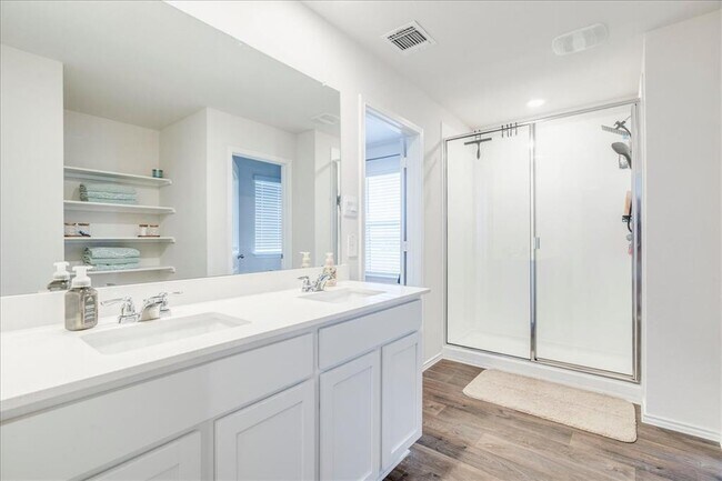 Building Photo - 125 Frogmore Lp