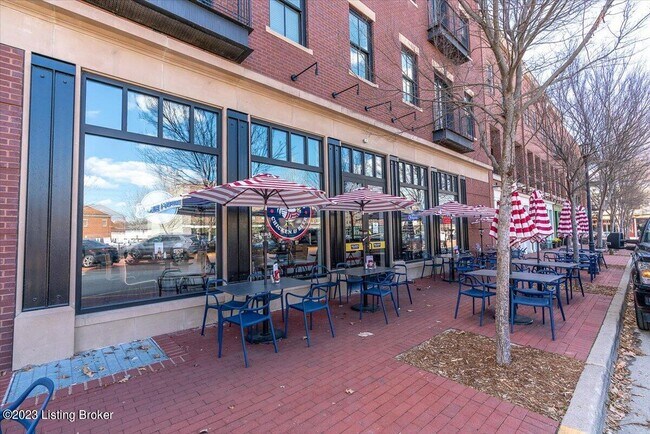 Building Photo - 10605 Meeting St