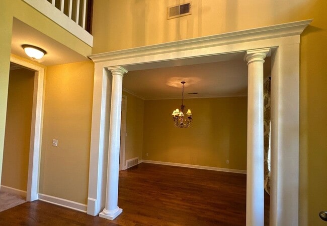 Building Photo - 10135 Ridgewood Oak Dr