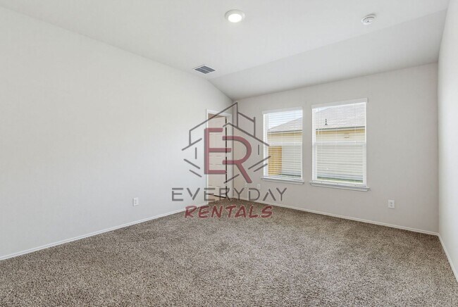 Building Photo - Beautiful Home Awaits you!
