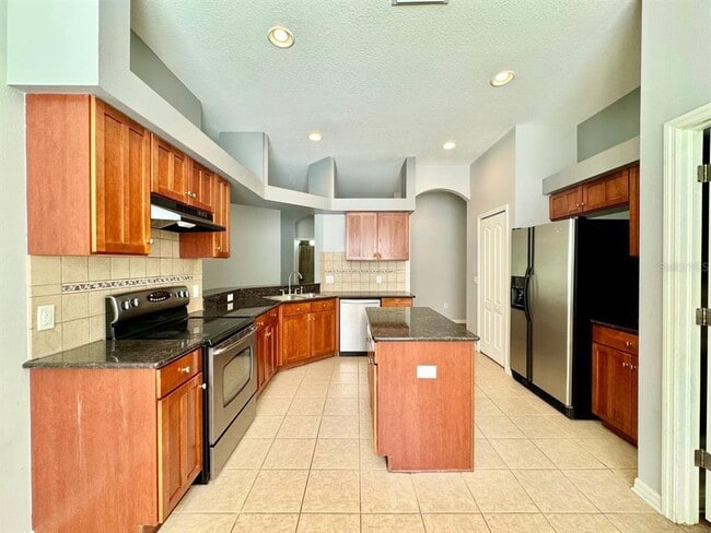 Building Photo - 18205 Fall Creek Dr