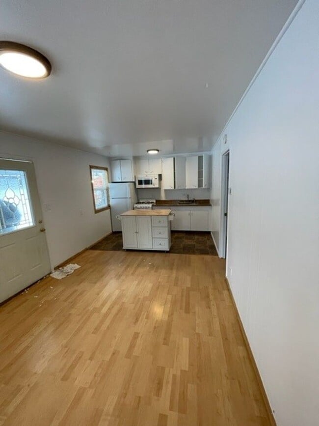 Building Photo - Very Cute Cozy Cabin Style 1BD 1BA Duplex!...