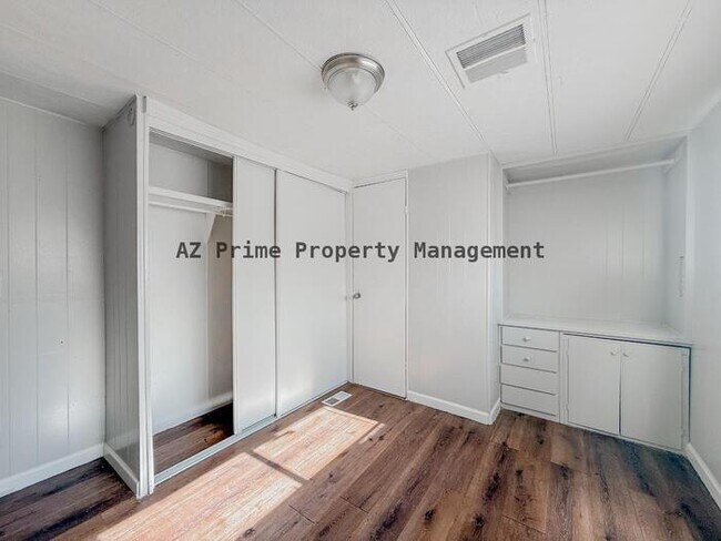 Building Photo - 17401 E Meadow Ln