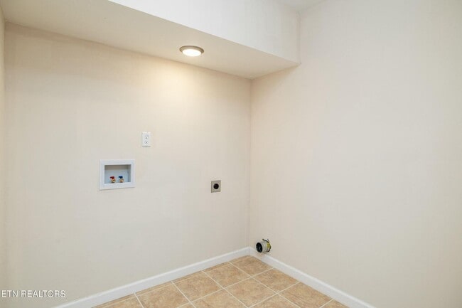Building Photo - Maryville 37803 - 3 bedroom, 2 bath - call...