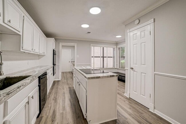 Building Photo - 3310 Meadway Dr