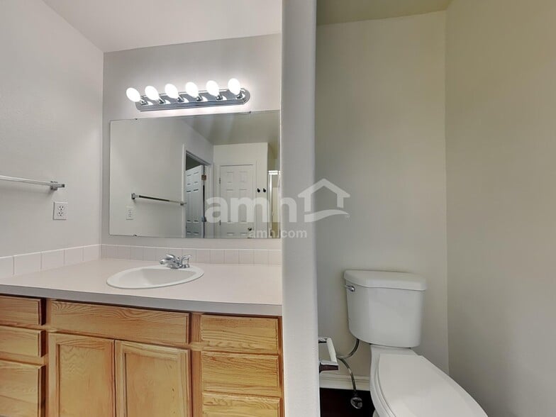 Building Photo - 3315 W Wave Dr