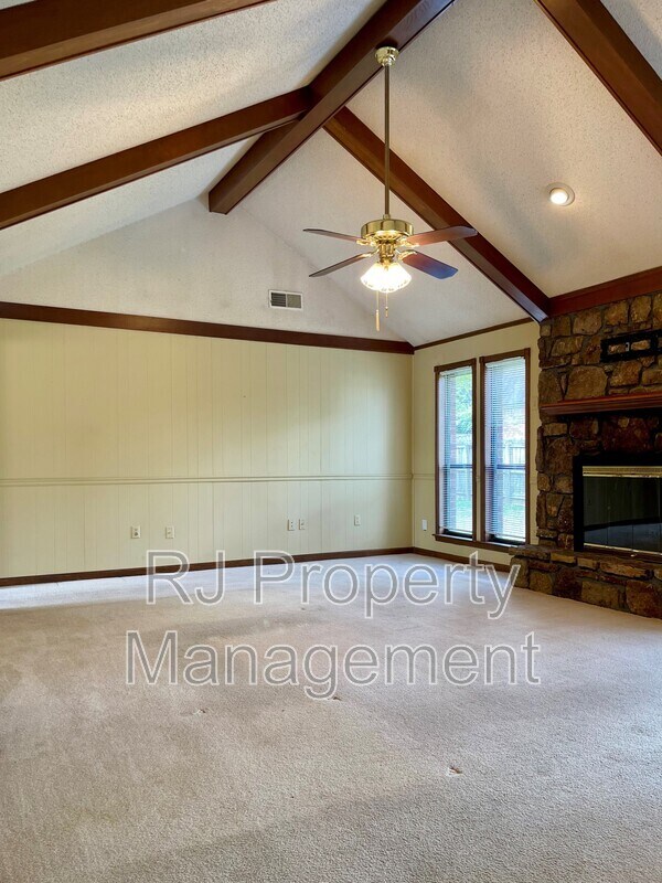 Building Photo - 421 Griffon Dr