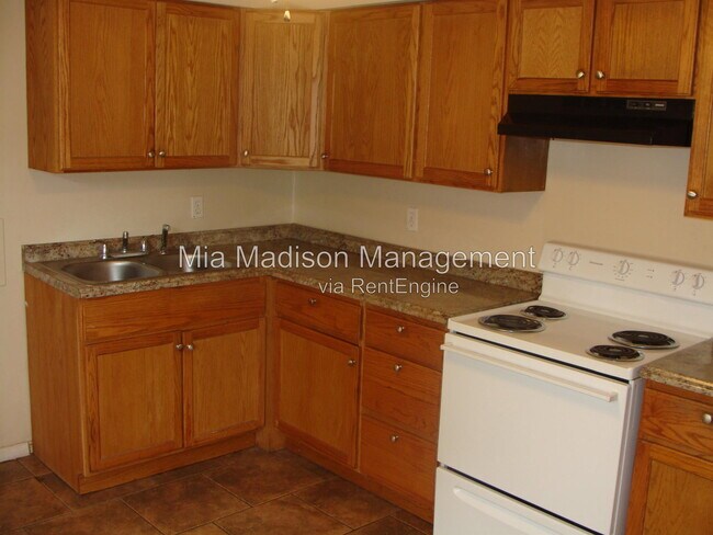 Building Photo - 1 Oak Forest Ln