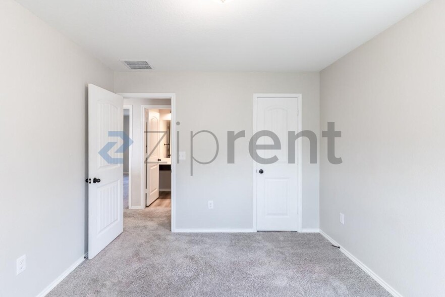 Building Photo - 6420 Carriage Pines Dr