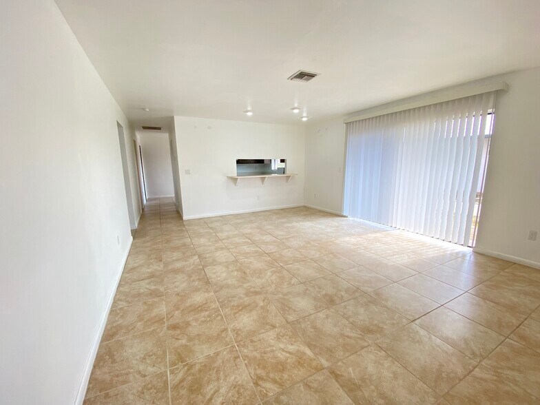 Building Photo - 513 SE 24th Ave