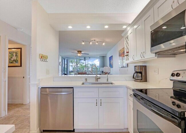 Building Photo - 353 S US Hwy 1