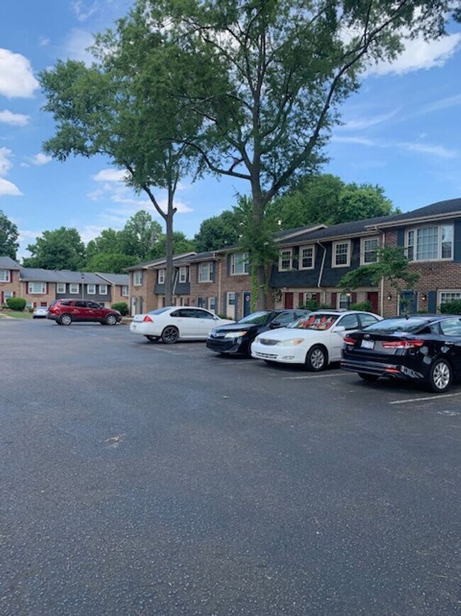 Building Photo - Condo in Roanoke Rapids Located Near Inter...