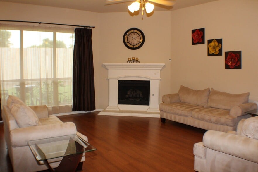 Building Photo - 1614 Westfield way