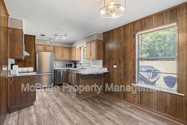 Building Photo - 3615 Goldfinch Dr