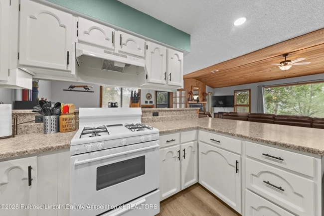 Building Photo - 119 Chaparral Dr