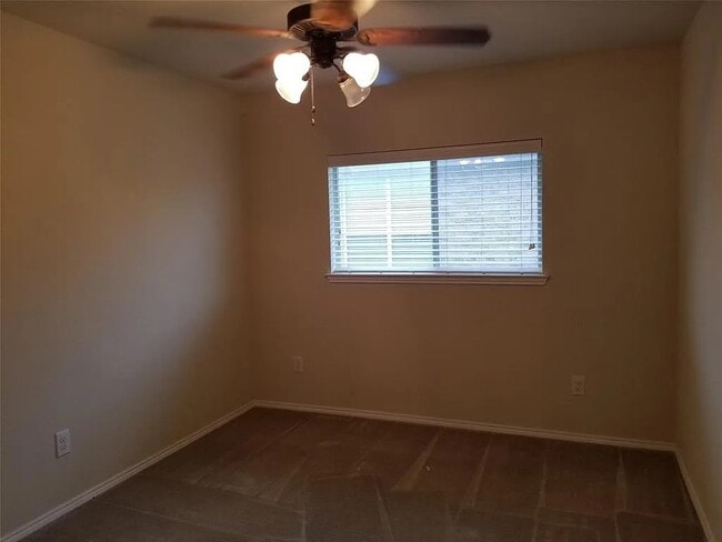 Building Photo - 3925 Polar Brook Dr