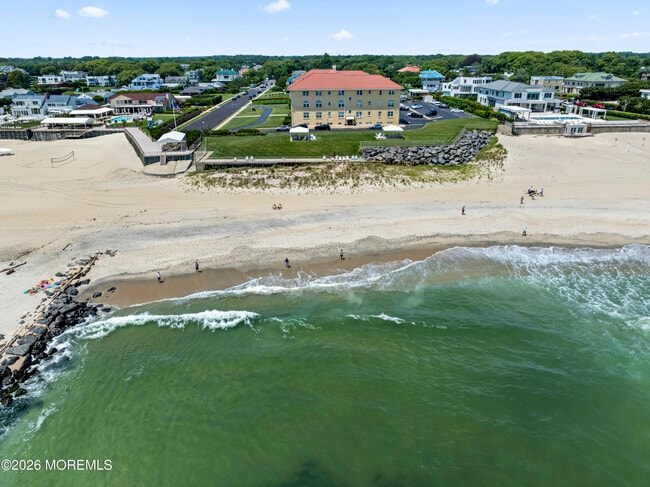 Building Photo - 1 Roseld Ave