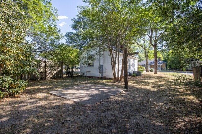 Building Photo - Historic Charm Meets Modern Living in Olympia – Walk to Williams-Brice Stadium!