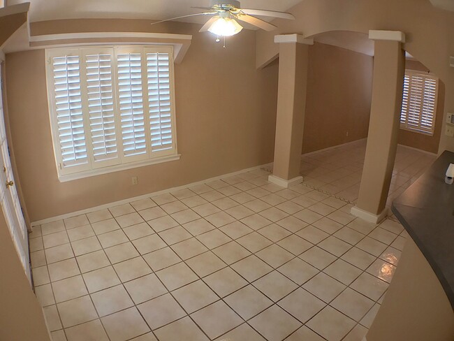 Building Photo - North Hills 3 Bed Refrig A/C!