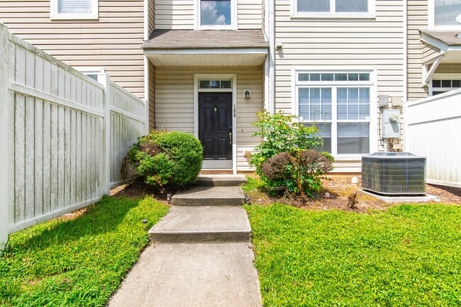 Building Photo - Beautifully Updated 3-Bedroom Townhome Nea...
