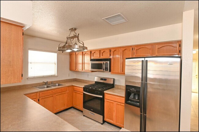 Building Photo - 648 Wind River Ave