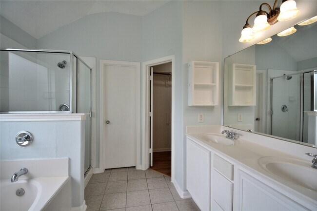 Building Photo - 9238 Clearwood Landing Blvd
