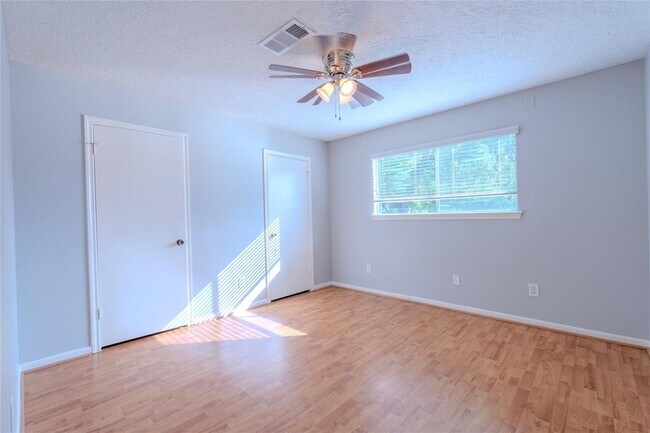 Building Photo - 16227 Southampton Dr