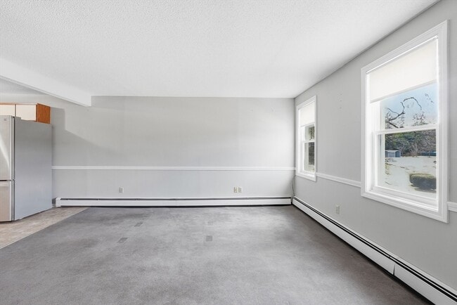 Building Photo - 146 Hecla St