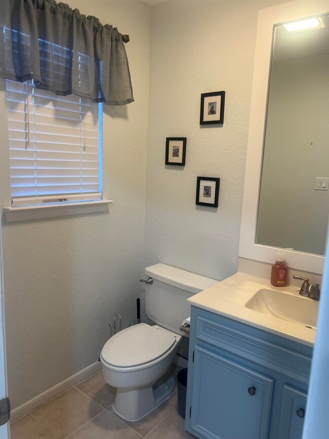 Building Photo - 307 Crestview