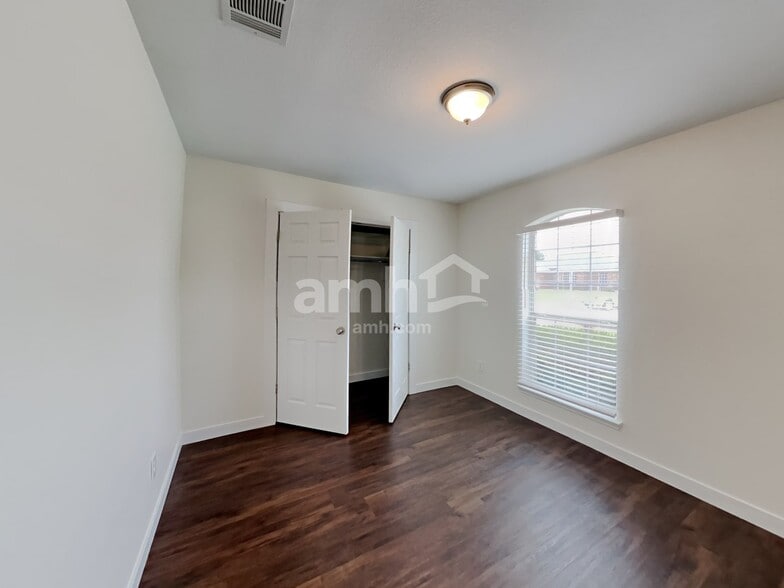 Building Photo - 120 Jennings Dr