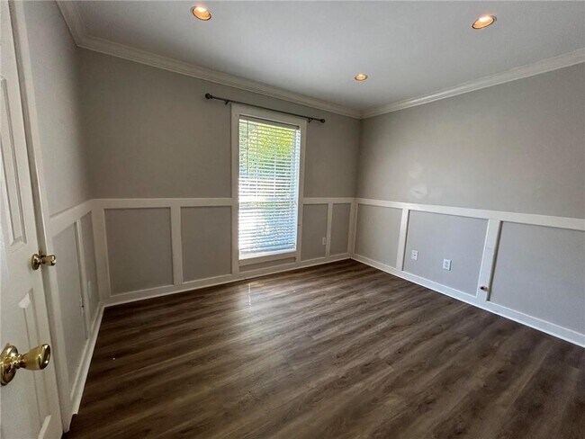 Building Photo - 6626 Woodside Ct E