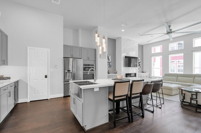 Building Photo - 2116 Oatfield Dr