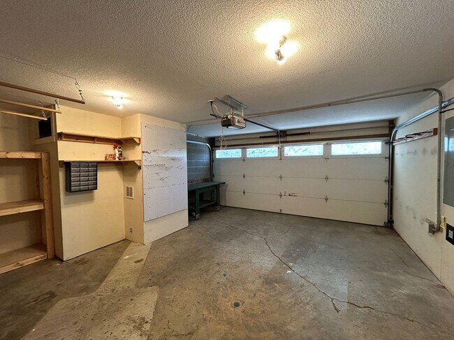 Building Photo - Central AVL - Custom Built, Made for Enter...