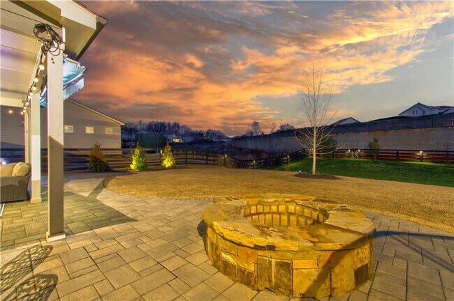 Building Photo - 409 Carmichael Cir