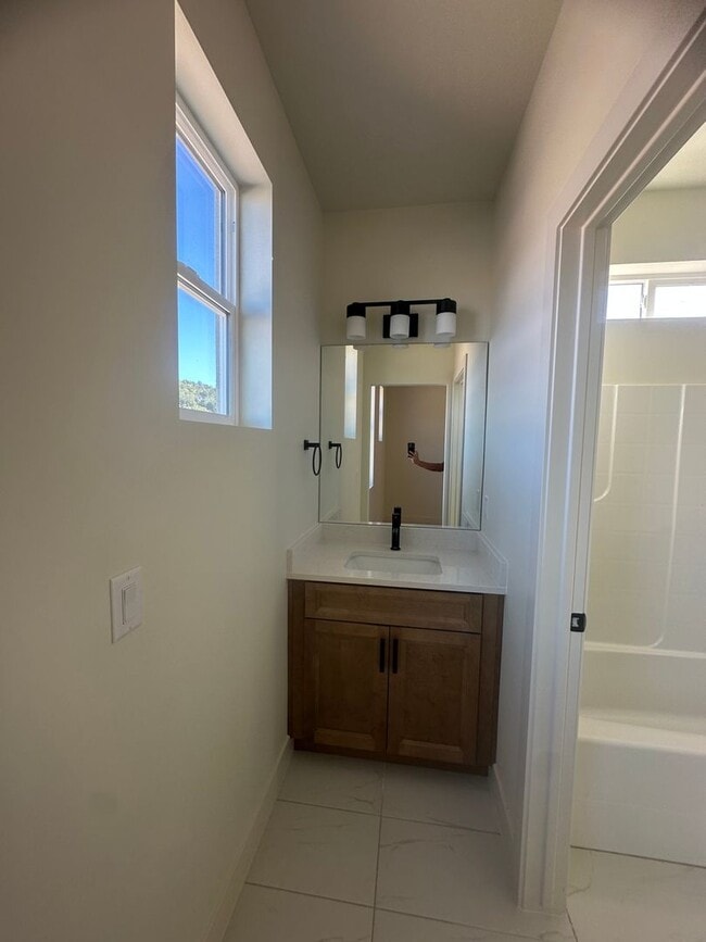 Building Photo - Beautiful New 4 Bedroom Home in Cedar City!