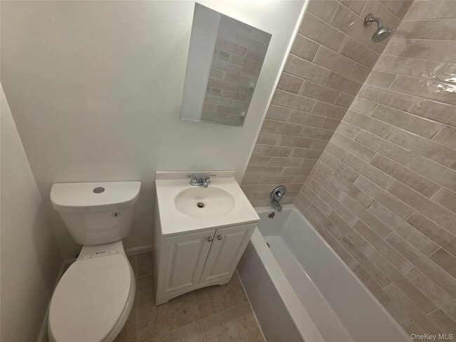 Building Photo - 160 centre 3l