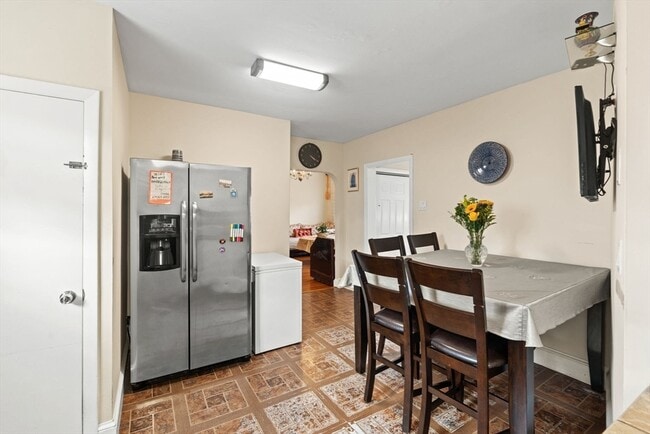 Building Photo - 48 Tapped St