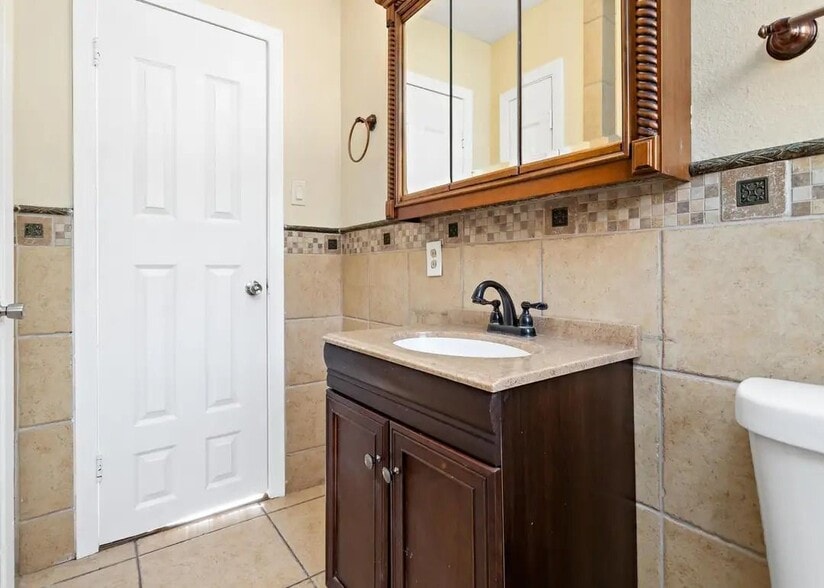 Building Photo - 5470 Spencer Dr