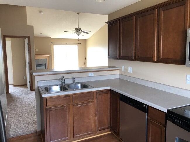 Building Photo - 1805 Goose Lake Cir