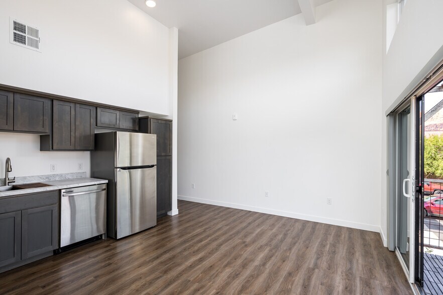 Building Photo - 443 Kane Creek Blvd