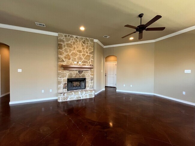 Building Photo - Single Family Home:  4 bedroom, 2 bath